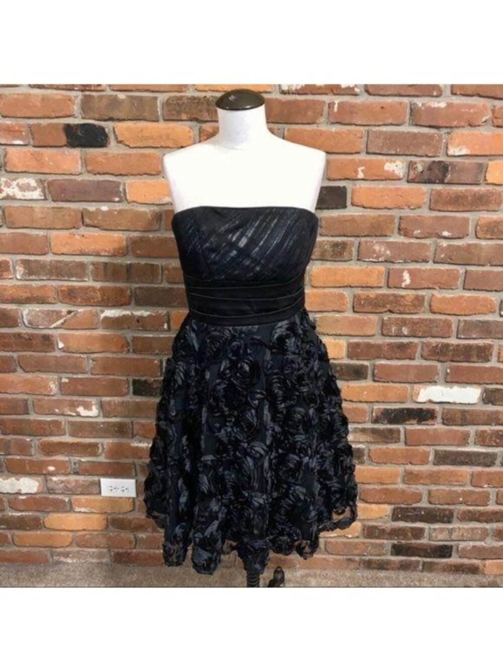 White House Black Market Strapless Flower Embellished Dress Size 2